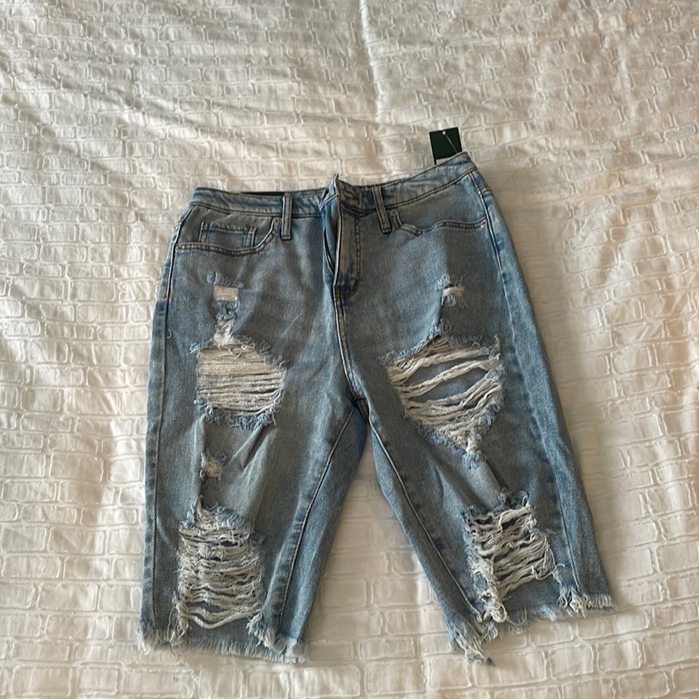 High rise ripped Bermuda short